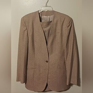Jos A Banks 100% Pure Wool Tailored Business Suit Size 10